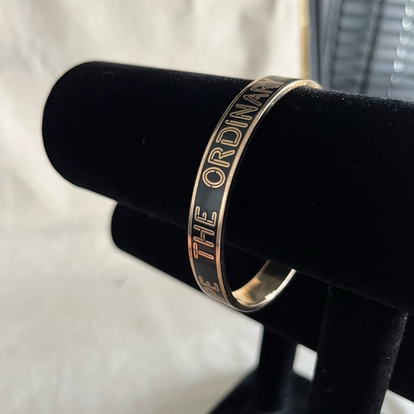 Kate Spade - Escape the Ordinary idiom bangle bracelet - Picture 6 of 8